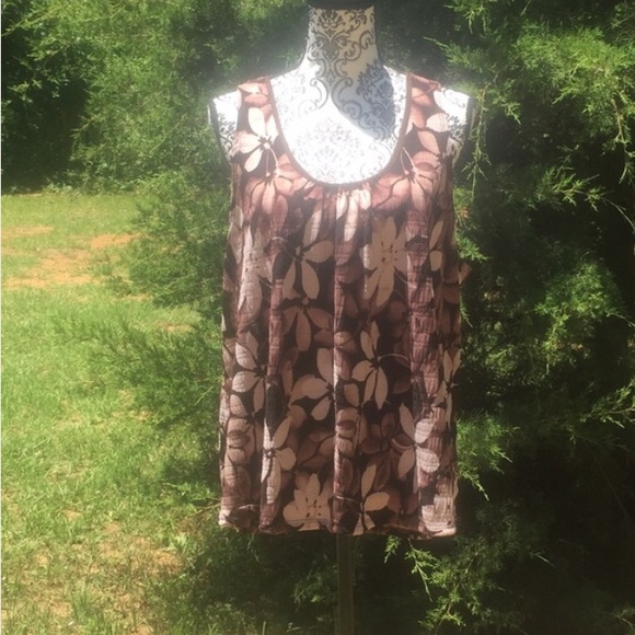 🌺🎀🌸 Brown Cream Tank Top 🎊 - Picture 2 of 3