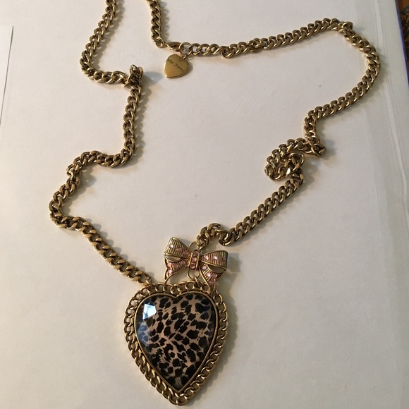 Gold leopard heart necklace