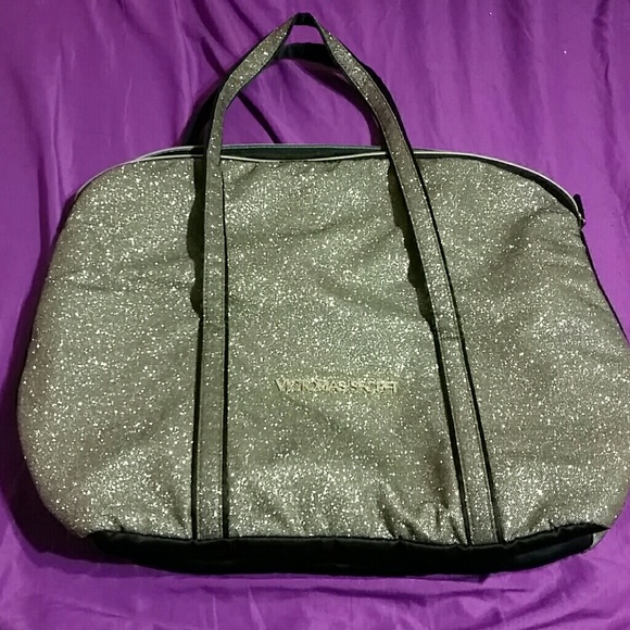 💥PRICE DROP: TODAY ONLY💥VS Gold Glitter Bag!