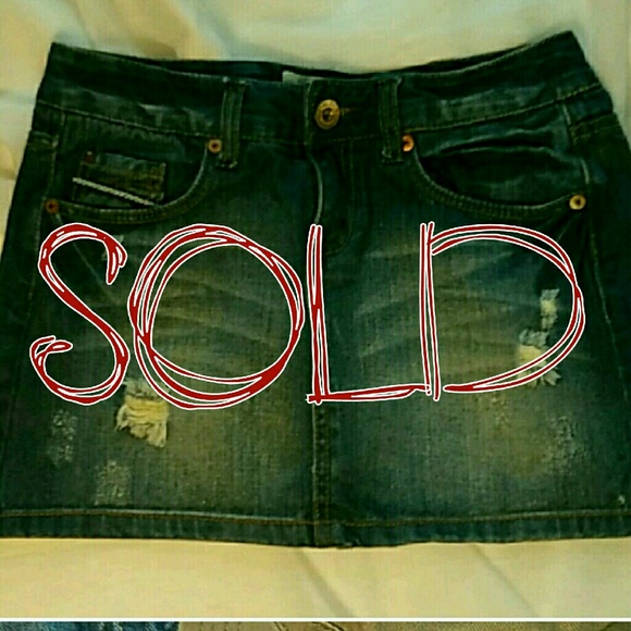 Nwot Maurices distressed denim skirt
