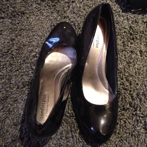 SIZE 8 black shirt heels