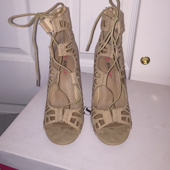 💚💚TRADED💙💙Just fab nude Vernon sandal - Picture 2 of 4