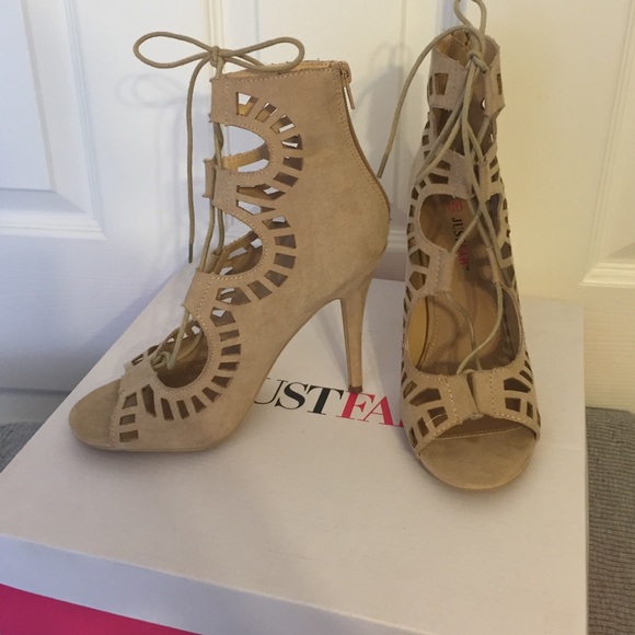 💚💚TRADED💙💙Just fab nude Vernon sandal - Picture 3 of 4