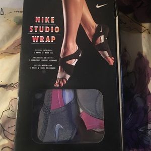 Nike Studio Wrap