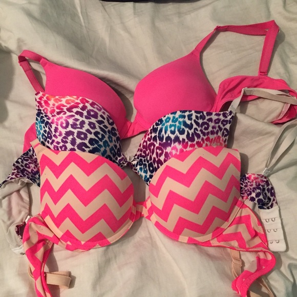 Pink bras - Picture 1 of 1