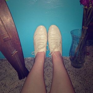 Black poppy cream oxfords