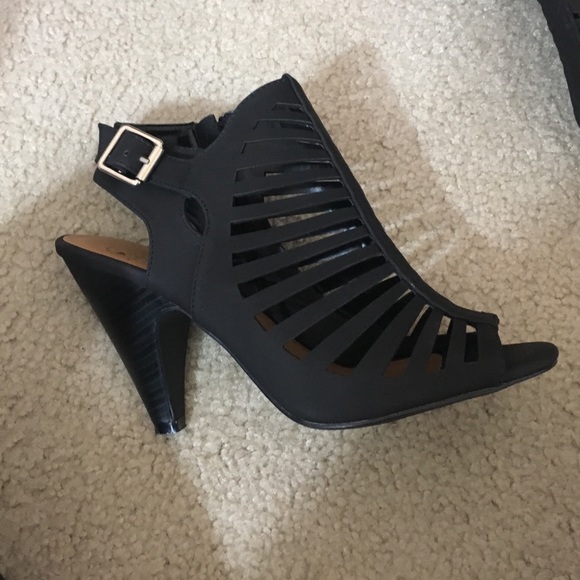 🎉BLACK HEELS🎉 - Picture 1 of 4