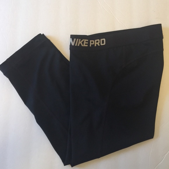 Nike Pro Capris - Picture 3 of 4