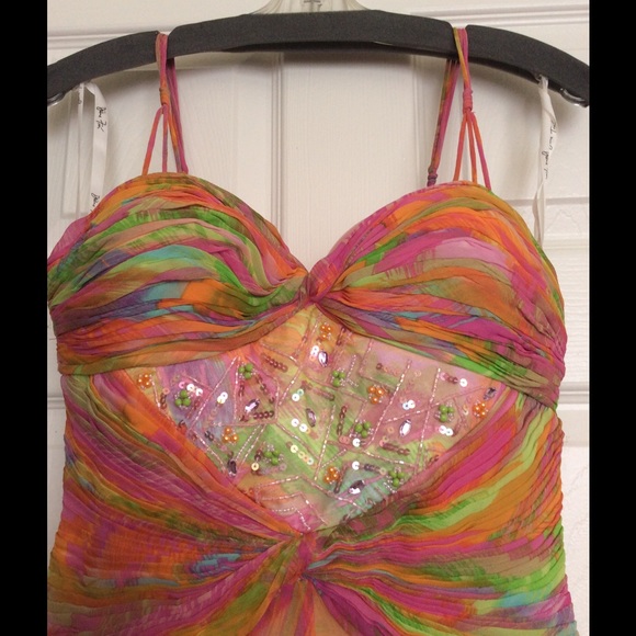 New Woman's Dresses and Jewelry - Picture 2 of 4