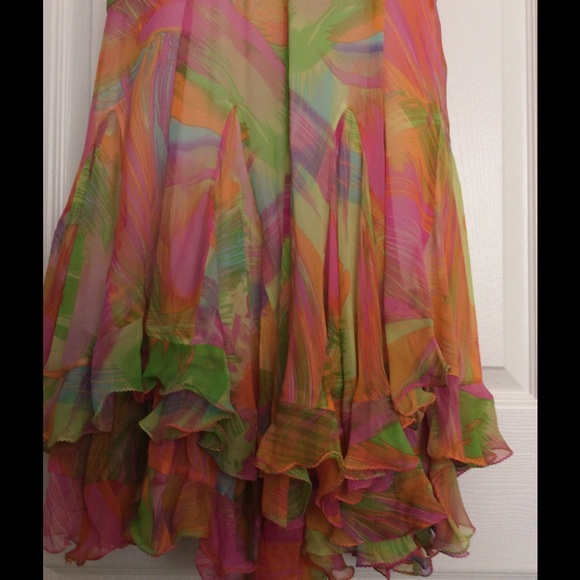 New Woman's Dresses and Jewelry - Picture 3 of 4