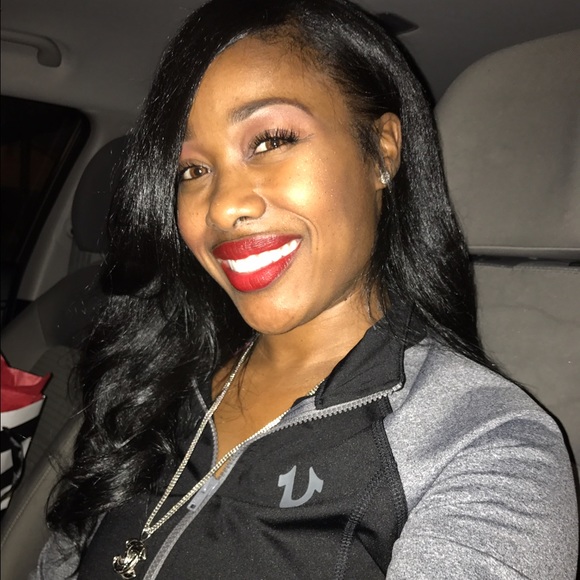 Meet your Posher, Tamra - Picture 2 of 4