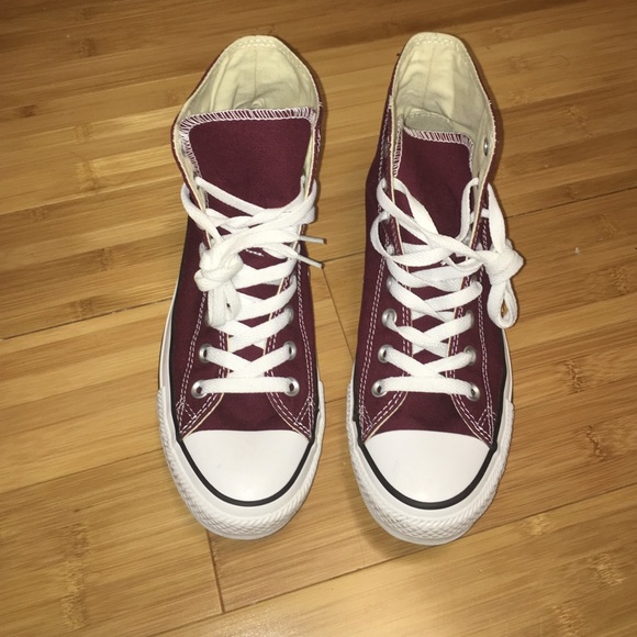 Maroon Converse size 9