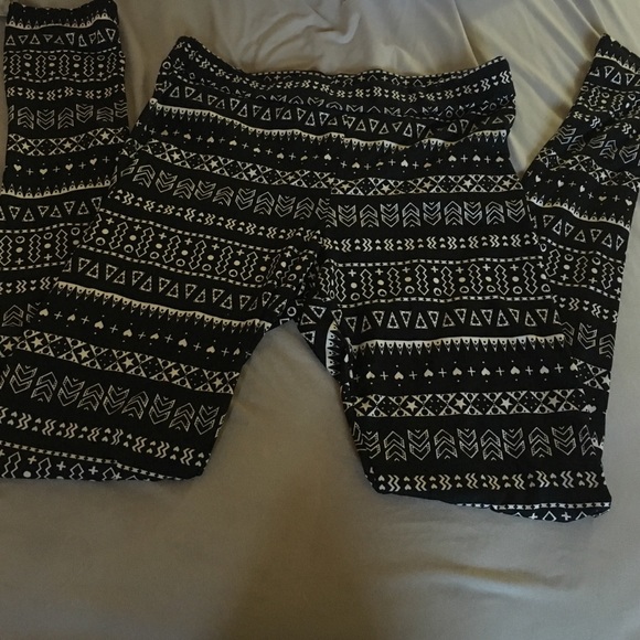 🎉TRIBAL PRINT BLACK LEGGINGS🎉 - Picture 1 of 3