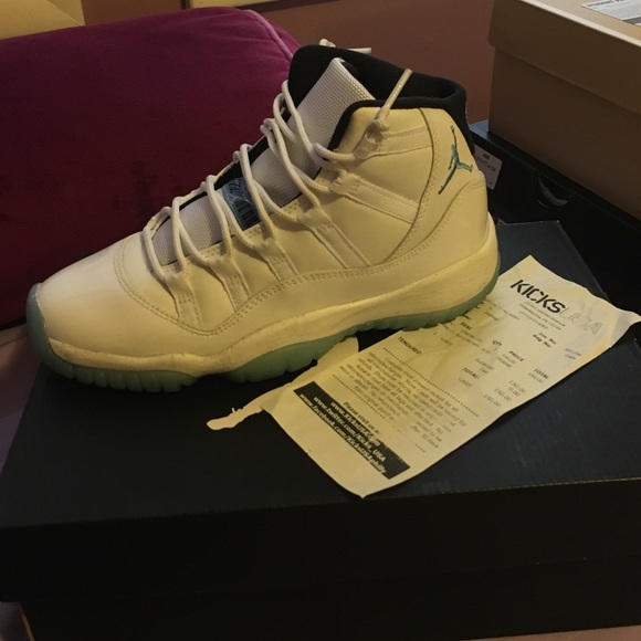 Legend Blue retro 11s for SALE.