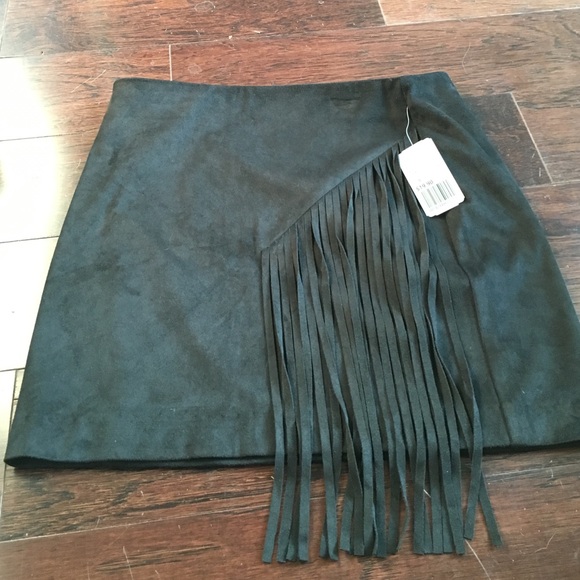 Forever 21 BLACK suede skirt - Picture 2 of 4