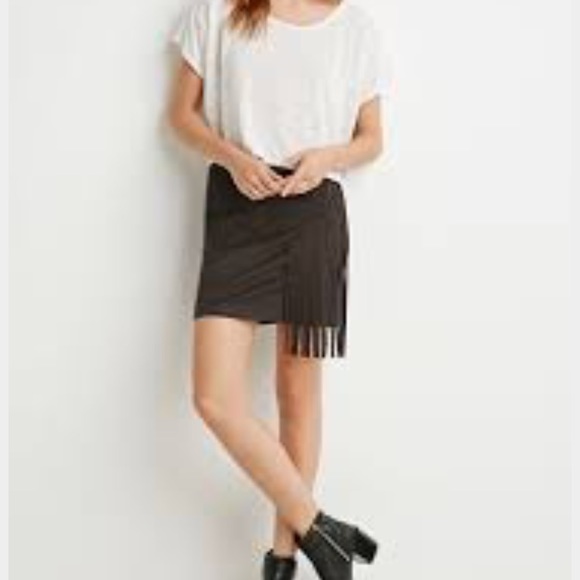 Forever 21 BLACK suede skirt - Picture 4 of 4