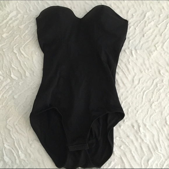 Adjustable strapless bodysuit shape wear