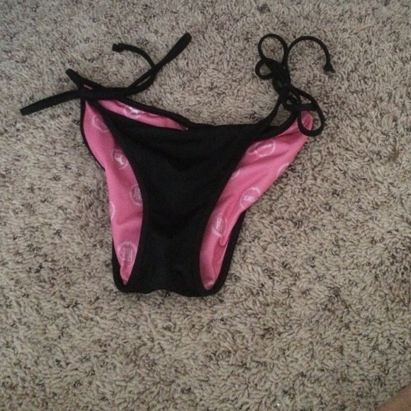 Cheeky bikini bottoms