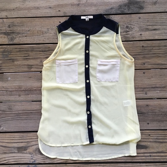 Sleeveless button up shirt.