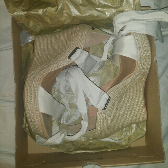 UGG strappy sandals size 11