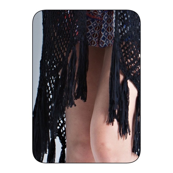 Light fringe black duster-must have- - Picture 3 of 3