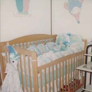 Baby crib 3 in 1 with mattress and comforter set