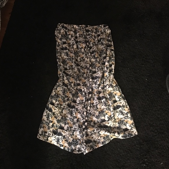 Strapless flower romper