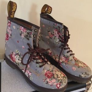 🎉🎉🎉Authentic Dr. Martens! 🎉🎉🎉