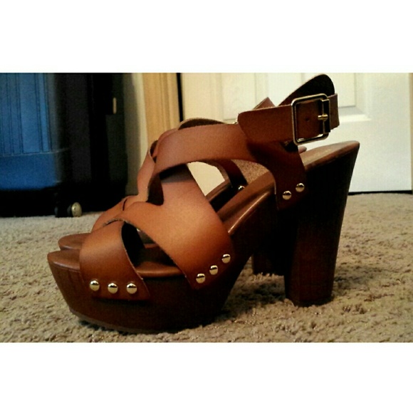 NWT chunky strappy heels