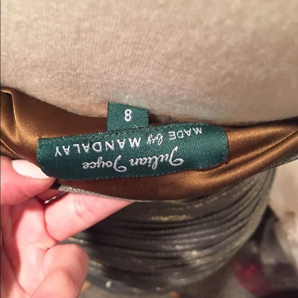 Short gold dress - Picture 2 of 2