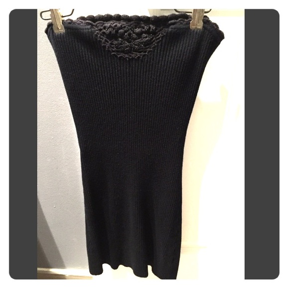 Black strapless Guess dress