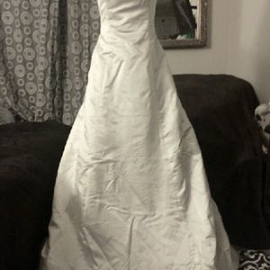 Vera Wang Wedding Gown