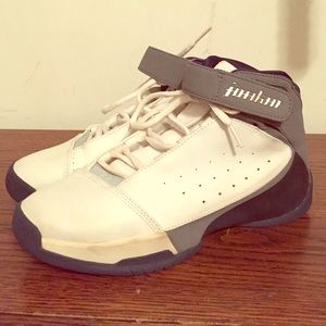 Men's Size 6 (Women's Size 8) Jordans