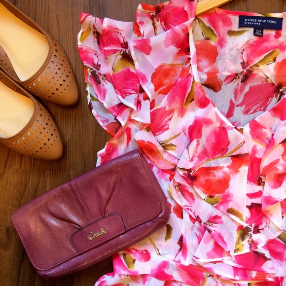 Jones New York floral flutter top