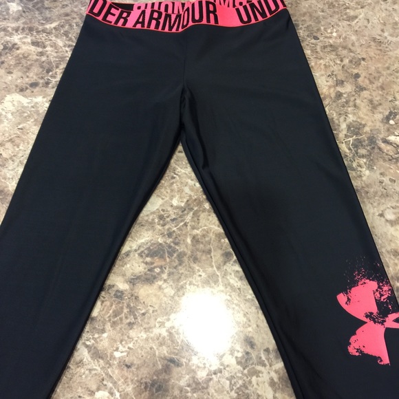 Under Armour Black Capris
