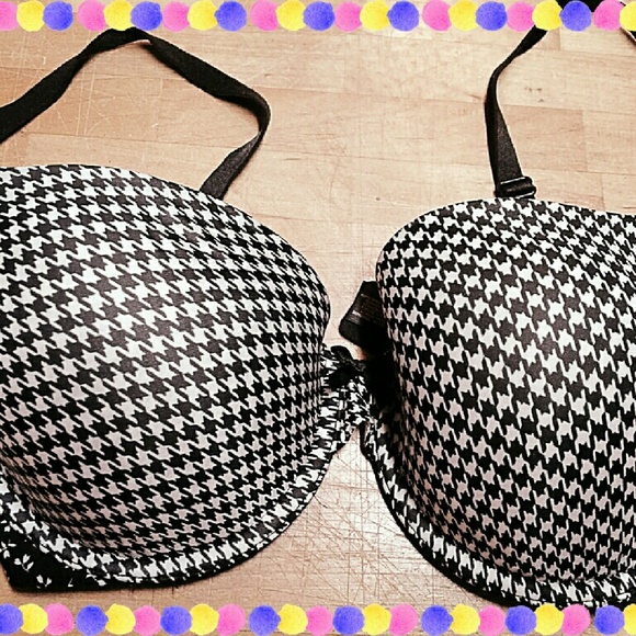 Reduced - Victoria's Secret Houndstooth 32D Bra