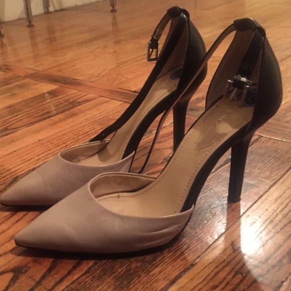 💗SALE💗BCBG neutral pointed heels - Picture 2 of 4