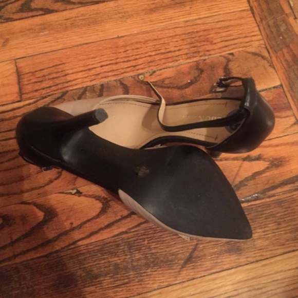 💗SALE💗BCBG neutral pointed heels - Picture 4 of 4