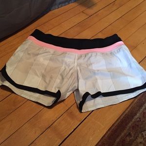 Lululemon groovy run shorts