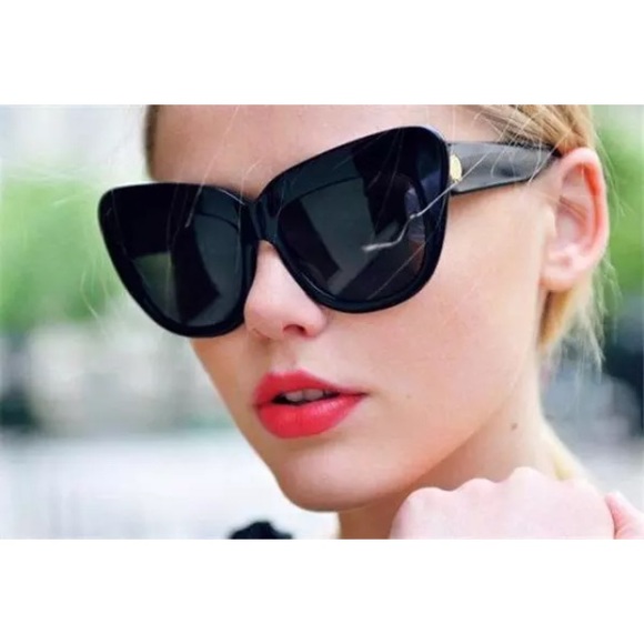 Retro big Chelsea Nicole sunglasses