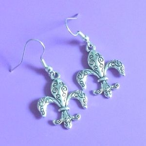 🍂Fleur de Lis Earrings