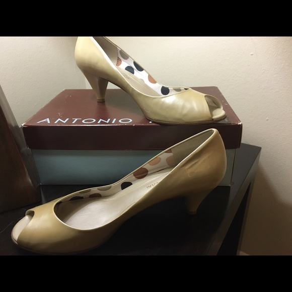 Golden/Ivory peek toe shoe!