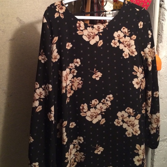 Dress - Picture 2 of 3