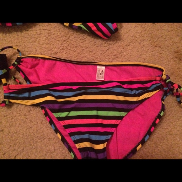 bathing suit! - Picture 2 of 4