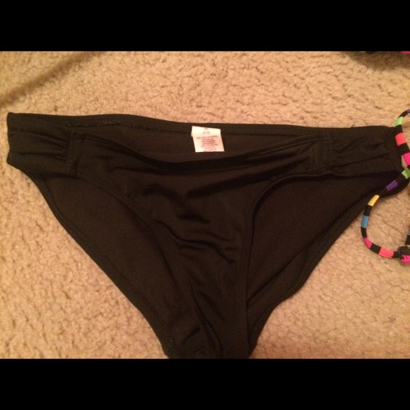 bathing suit! - Picture 3 of 4