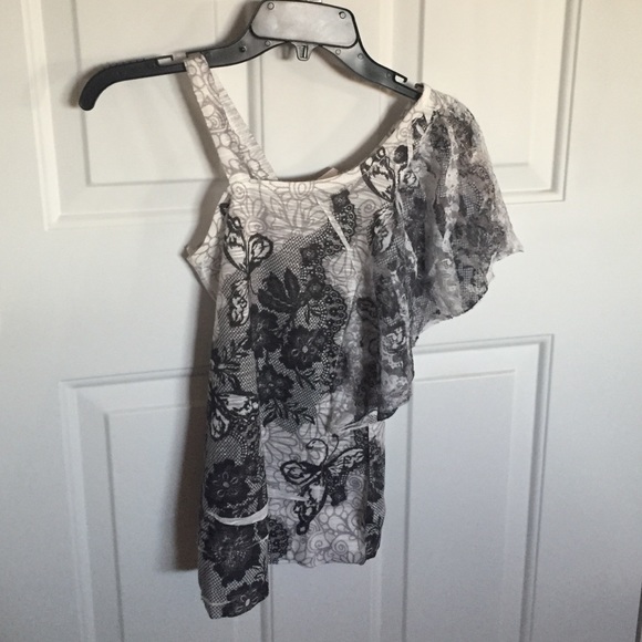 Cute one sleeve shirt💗 - Picture 1 of 1