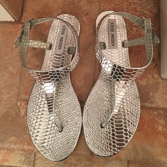Silver Steve Madden flats. Nothing cuter!