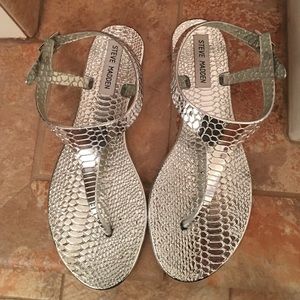 Silver Steve Madden flats. Nothing cuter!