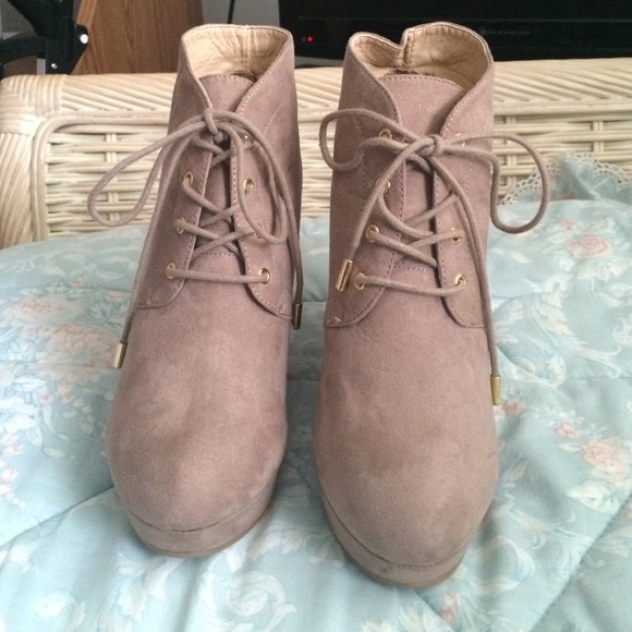 Shoes - Picture 1 of 4