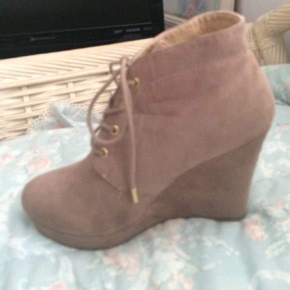 Shoes - Picture 2 of 4